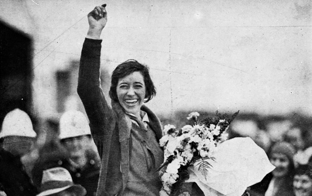 Amy Johnson waves to crowd in Brisbane