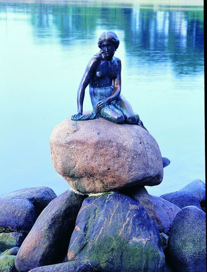 Statue of the little mermaid