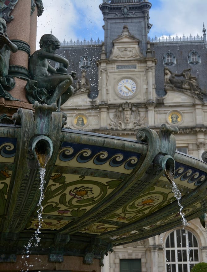 Porcelain fountain, Limoges