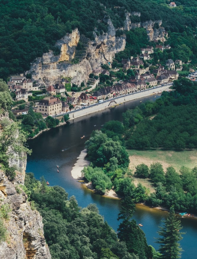 Follow the meandering Dordogne